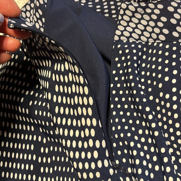 Banana Republic size 2 skirt. High low hem. Ombré color pattern. Navy and white - Picture 3 of 6